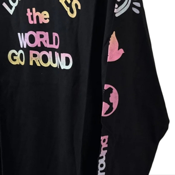 NEW Women's Long-Sleeve Crew Neck Graphic Tee - Picture 1 of 2